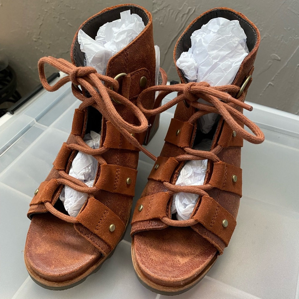 Blowout Sale!  Through August!  Sorel Addington Lace Up Block Heel Sandal Size 6